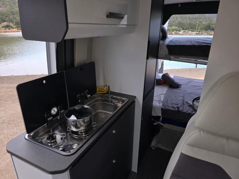 Cocina completamente equipada